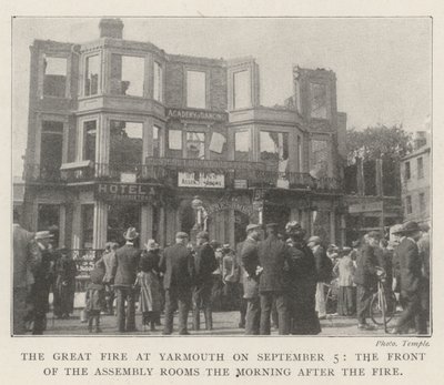 De Grote Brand in Yarmouth op 5 september, de Voorzijde van de Assembly Rooms de Ochtend na de Brand door English Photographer