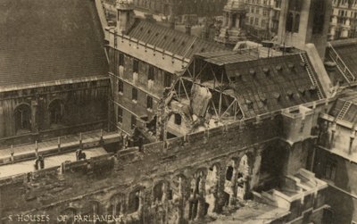 Het Parlement, Londen, met bomschade tijdens WO2 door English Photographer