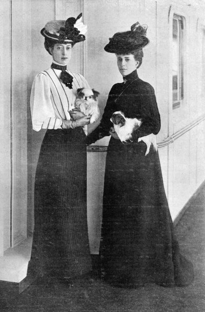 De nieuwste portretten van Hare Majesteit en van Prinses Victoria van Wales, voorpagina van The Graphic, 27 oktober 1906 door English Photographer