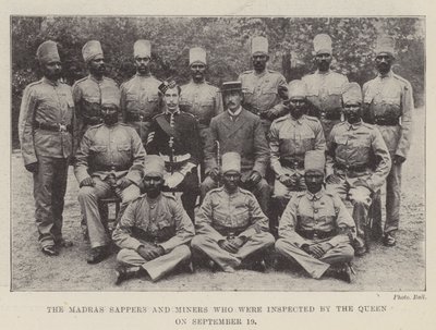 De Madras Sappers en Miners die door de koningin werden geïnspecteerd op 19 september door English Photographer