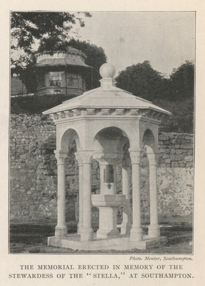 Het Monument opgericht ter Nagedachtenis aan de Stewardess van de Stella, in Southampton door English Photographer