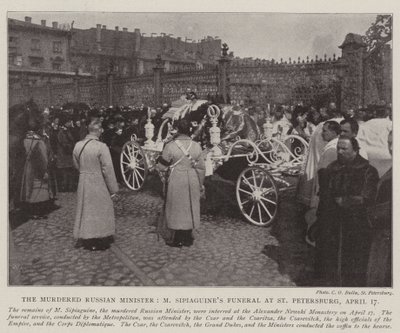 De vermoorde Russische minister, M Sipiaguines begrafenis in Sint-Petersburg, 17 april door English Photographer