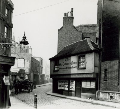 The Old Curiosity Shop, Portsmouth Street, Lincolns Inn Fields, Londen door English Photographer