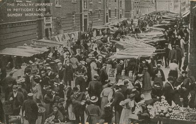 De pluimveemarkt, Petticoat Lane, zondagochtend door English Photographer