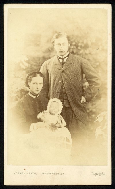 De Prins en Prinses van Wales en Prins Albert Victor door English Photographer