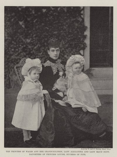 De Prinses van Wales en haar Kleinkinderen, Lady Alexandria en Lady Maud Duff, Dochters van Prinses Louise, Hertogin van Fife door English Photographer