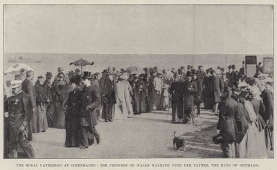 De koninklijke bijeenkomst in Kopenhagen, de Prinses van Wales wandelend met haar vader, de Koning van Denemarken door English Photographer