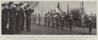Het koninklijk bezoek aan het westen van Engeland, de aankomst van de koning op het terrein van het Britannia Royal Naval College, 7 maart door English Photographer