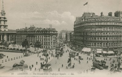 The Strand vanaf Trafalgar Square, Londen door English Photographer