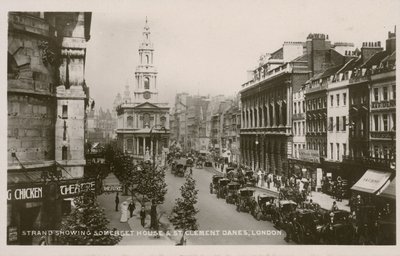 De Strand, met Somerset House en St Clement Danes, Londen door English Photographer