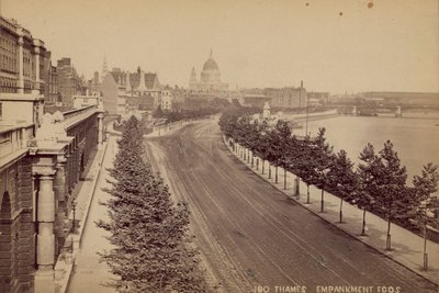 Theems Embankment, Londen door English Photographer