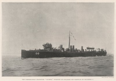 De torpedobootjager Salmon, beschadigd bij een botsing bij Harwich op 2 december door English Photographer