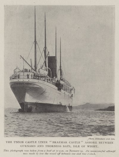 De Union Castle Liner Braemar Castle aan de grond tussen Gurnard en Thorness Bays, Isle of Wight door English Photographer