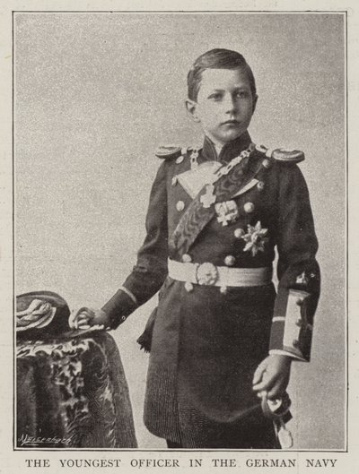De jongste officier in de Duitse marine door English Photographer