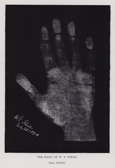 De hand van W. T. Stead door English Photographer