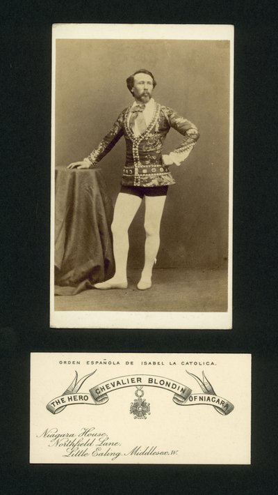 De held Chevalier Blondin van Niagara door English Photographer