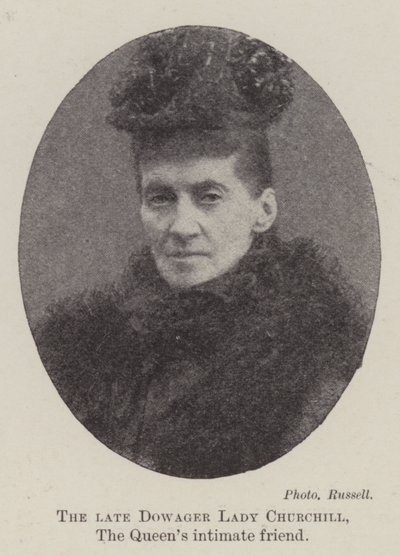 De wijlen douairière Lady Churchill, de intieme vriendin van de koningin door English Photographer