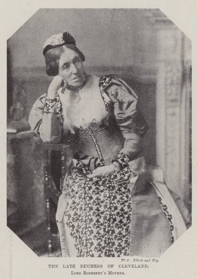 De overleden hertogin van Cleveland, moeder van Lord Rosebery door English Photographer