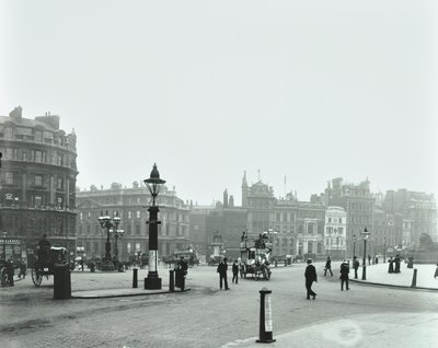 Trafalgar Square, Westminster: Trafalgar Square oostwaarts naar Charing Cross, 1896 door English Photographer