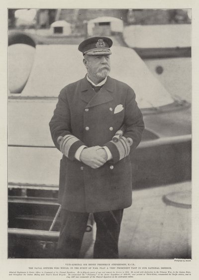 Vice-admiraal Sir Henry Frederick Stephenson, KCB, de marineofficier die in geval van oorlog een zeer prominente rol zou spelen in onze nationale verdediging door English Photographer