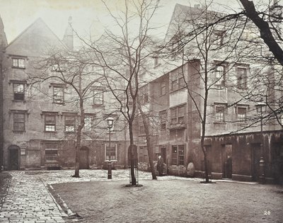 Uitzicht op Barnards Inn, Londen, 1879 door English Photographer
