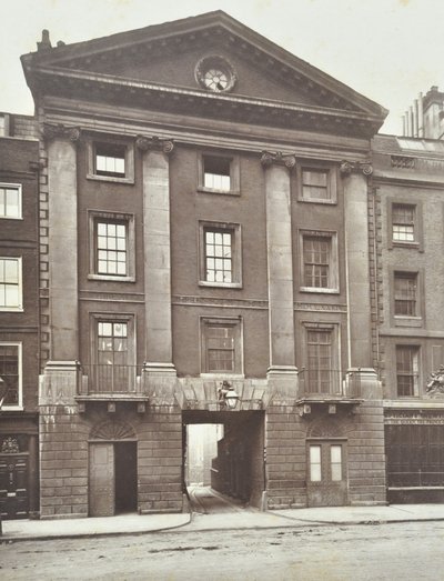 Uitzicht op Middle Temple Gate House, Londen, 1885 door English Photographer