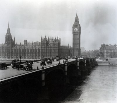Uitzicht op Westminster Bridge en het Parlement door English Photographer