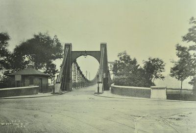 Uitzicht op de Oude Lambeth Brug, 1897 door English Photographer