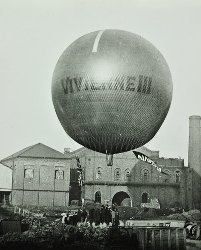 Vivienne III ballon voor de Wandsworth Gas Company, 1898 door English Photographer