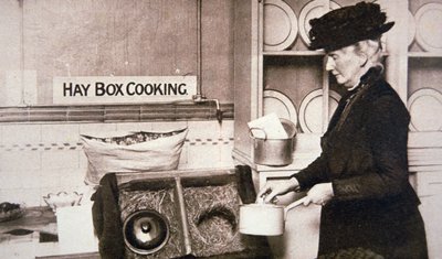 Britse Thuisfront WOI: economisch koken met een Hooi Box door English Photographer