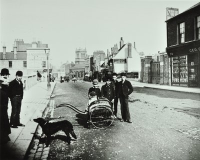 Wandsworth High Street: kijkend naar het westen, 1890 door English Photographer
