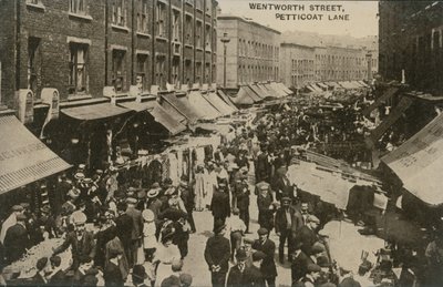 Wentworth Street, Petticoat Lane, Londen door English Photographer