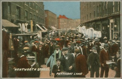 Wentworth Street, Petticoat Lane, Londen door English Photographer