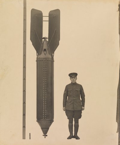 Wat Berlijn miste, 1918 (zilveren gelatin afdruk) door English Photographer
