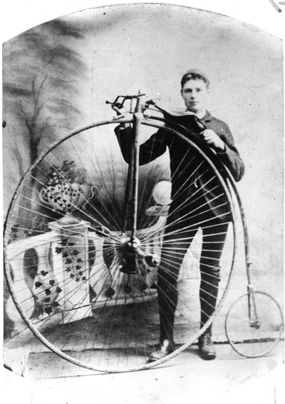 Jonge man met een hoge bi, c.1870s door English Photographer