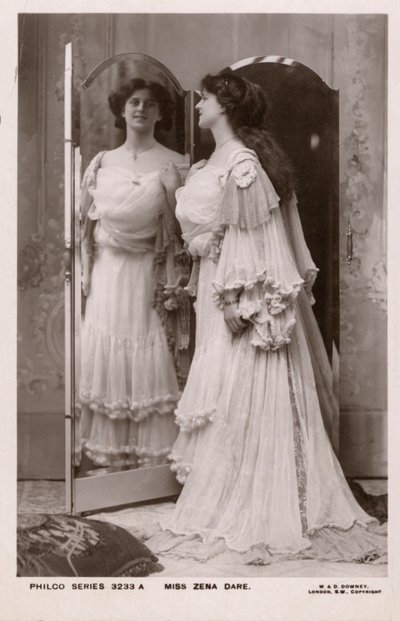 Zena Dare, Engelse zangeres en actrice door English Photographer