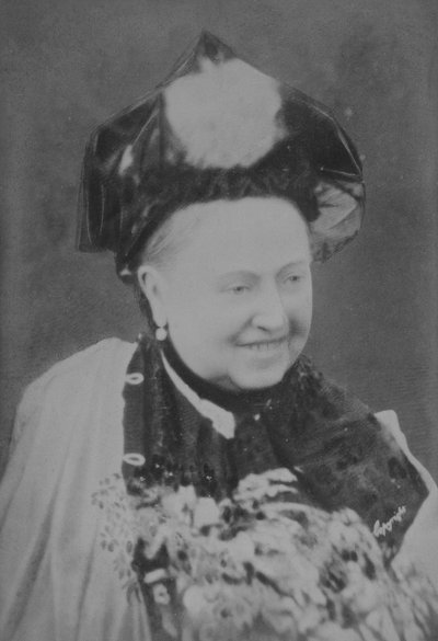 Een Jubileumportret van Koningin Victoria (1819-1901) Lachend, 21 juni 1887 door English School