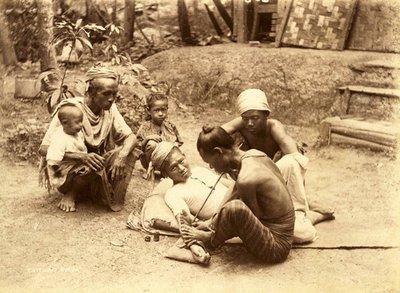 Een Shan-man die wordt getatoeëerd, 1890 door English School