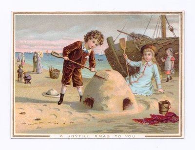 Een Victoriaanse kerstkaart van een jongen die een zandkasteel bouwt op een strand, ca. 1880 door English School