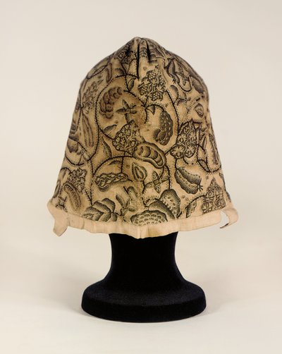 Een fijne blackwork coif, 1620-40 door English School