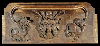 Een misericord die drie menselijke gezichten toont, geflankeerd door monsters, New College Chapel, Oxford, laat 14e eeuw (hout) door English School