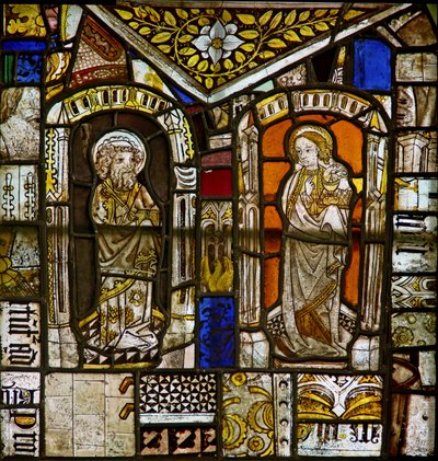 Een paneel in het oostelijke raam met Sint Petrus en Sint Johannes; boven hen is de Gromwell-wiet door English School