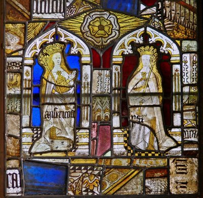 Een paneel in het oostelijke raam met de Kardinale Deugden: Barmhartigheid (Misericordia) en Vrede (Pax) en een witte roos door English School