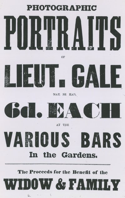 Advertentie voor fotografische portretten van luitenant Gale door English School
