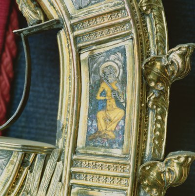 Engel die de fluit speelt, detail van de kromstaf van William of Wykeham (c.1320-1404) (verguld zilver en champlevé email) door English School