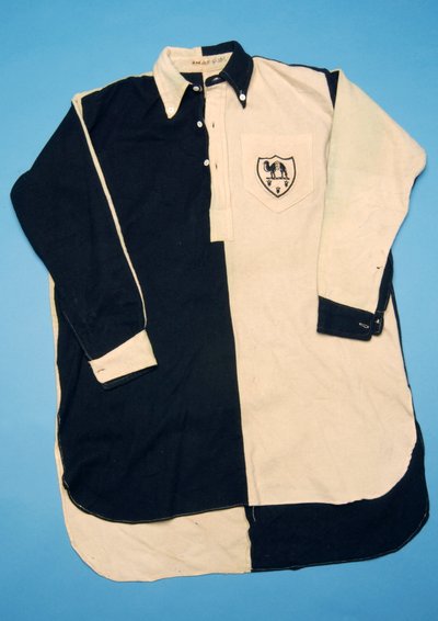 Zwart-wit voetbalshirt, 1930s door English School