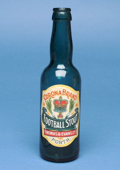 Fles Corona Football Stout door English School