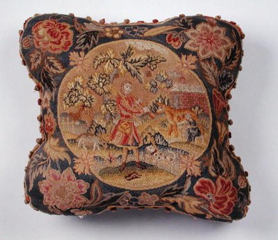 Kussen, geborduurd in petit point, met een herder in een landschap door English School