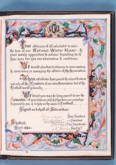 Toewijding van een toespraak gepresenteerd door de Sheffield Voetbalbond aan William Pierce-Dix bij zijn pensionering als Secretaris, 1882 (inkt op papier) door English School