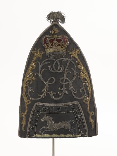 Grenadiermuts, Zuid Bn, Hampshire Militie, gedragen door Lt J B Harrison door English School